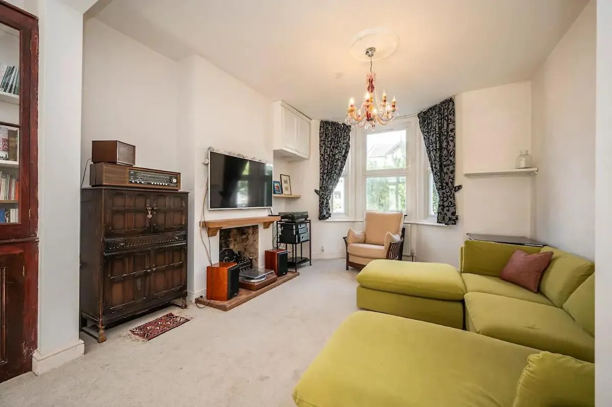 Pass The Keys Large Period House With Garden Near Peckham London Villa